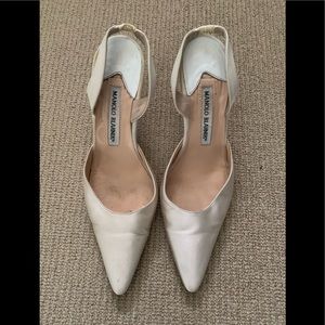 Cream Satin Manolo Blahnik’s size 37